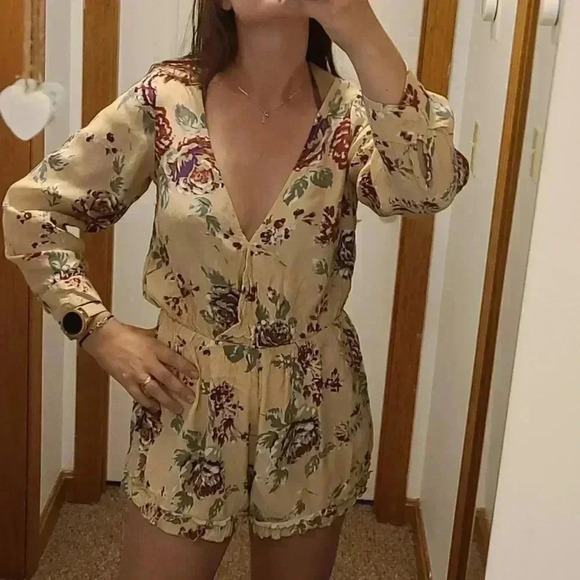 Floral romantic romper   - Picture 1 of 5